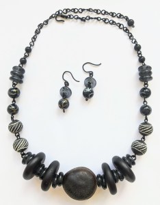 bijoux-alexyell-collier-boucles-d-oreilles-parures-diverses-perles-artisanales-du-ghana-EPE808Buckie.jpg