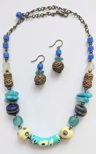 bijoux-alexyell-collier-boucles-d-oreilles-parures-diverses-perles-artisanales-du-ghana-EPE810Bullum